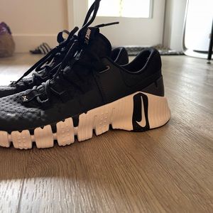 Brand new women’s nike Metcon 5